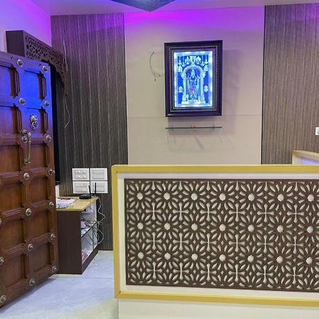 Hotel Ashokraj Колхапур Екстериор снимка